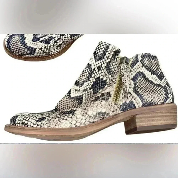 NWOT Gianni Bini Leather snakeskin pattern ankle boot, side zipper - Picture 1 of 11
